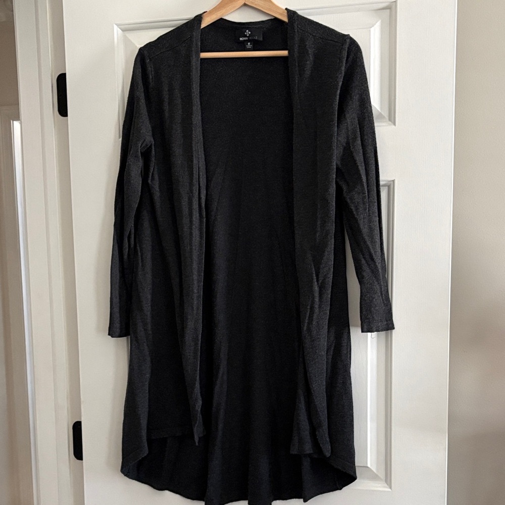 Great condition Ronni Nicole women’s long sweater for sale!